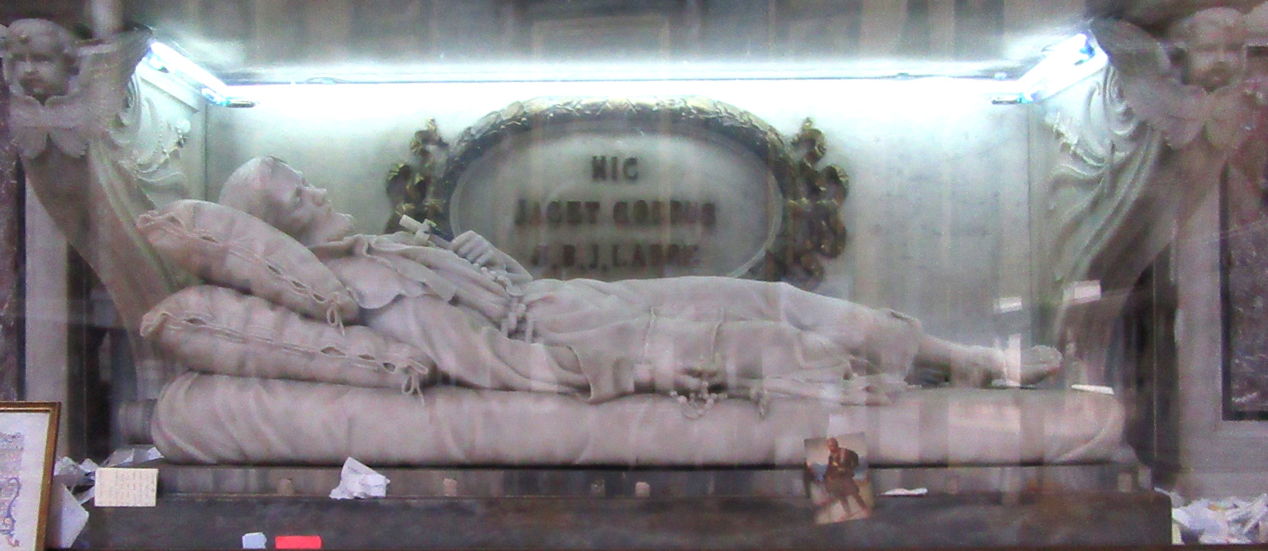 Liegefigur in der Kirche Santa Maria ai Monti in Rom