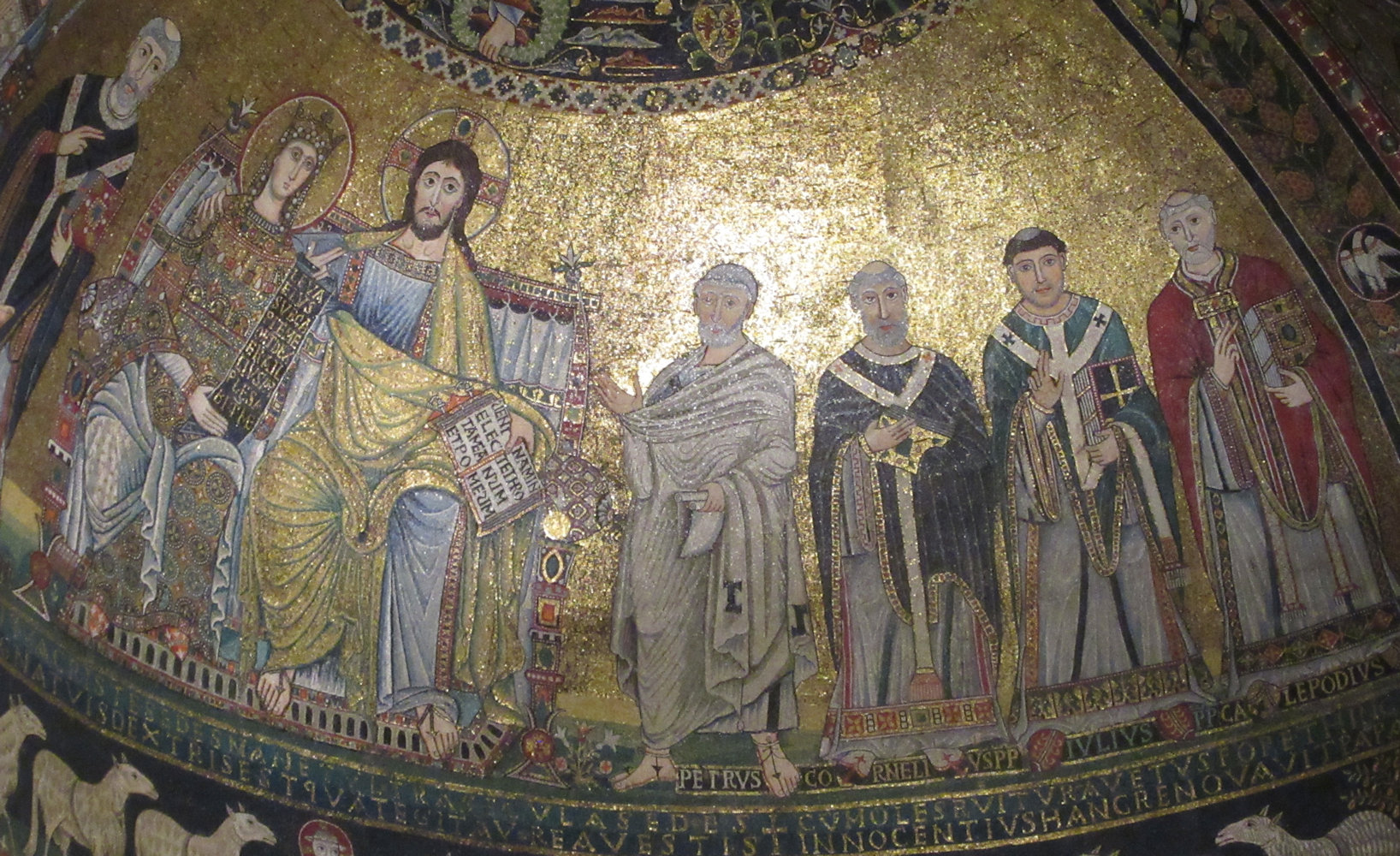 Apsismosaik: Cornelius (3. von rechts) mit Julius I. (2. von rechts), Leo I. (ganz rechts), Petrus (4. von rechts), Jesus Christus, Maria und Callistus I. (ganz links), um 1140, in der Kirche Santa Maria in Trastevere