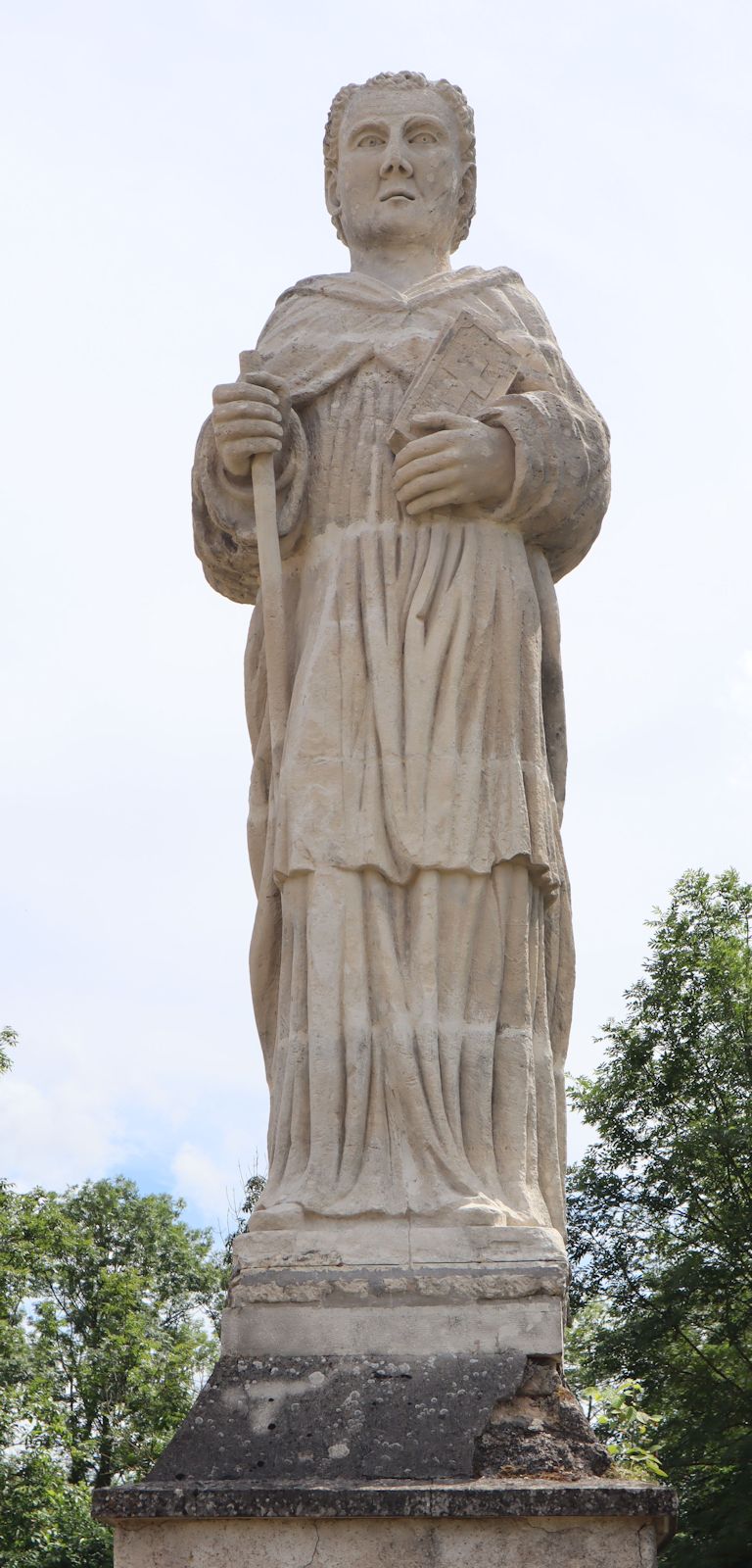 Denkmal an der Pfarrkirche in St-Élophe