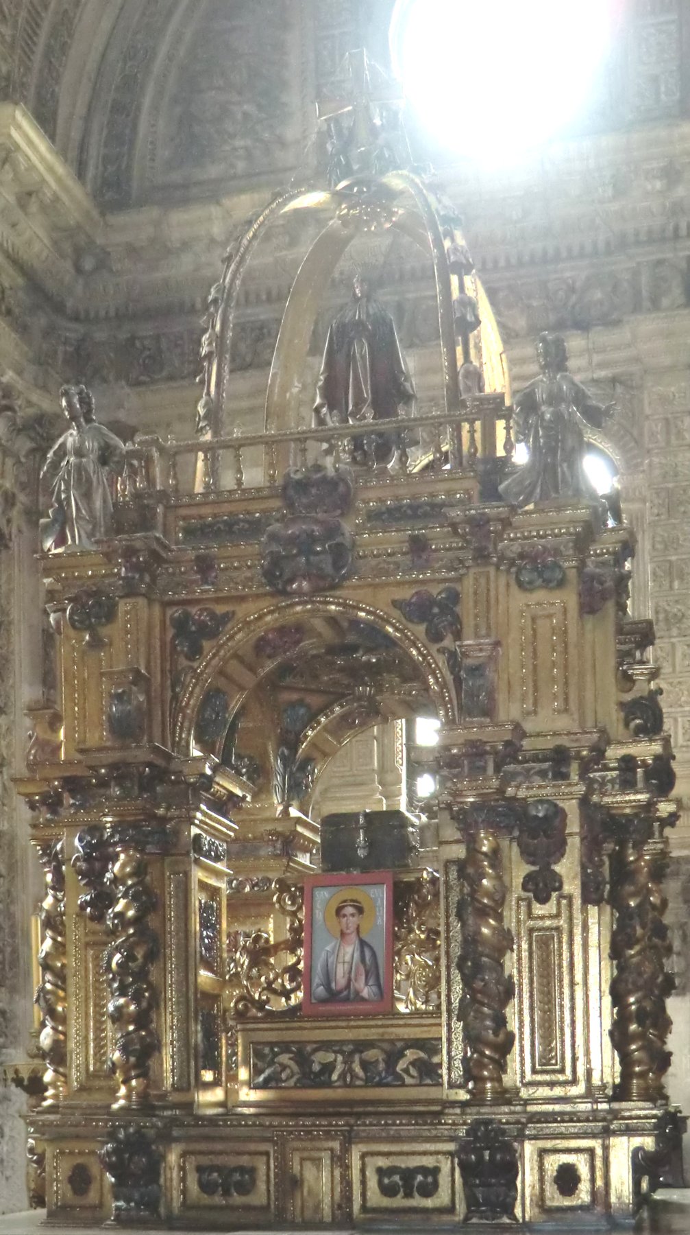Juan García de Ascucha und Domingo Suárez de la Puente: Baldachin für Eulalias Silbersarg, 1697, in der ihr geweihten Kapelle der Kathedrale in Oviedo