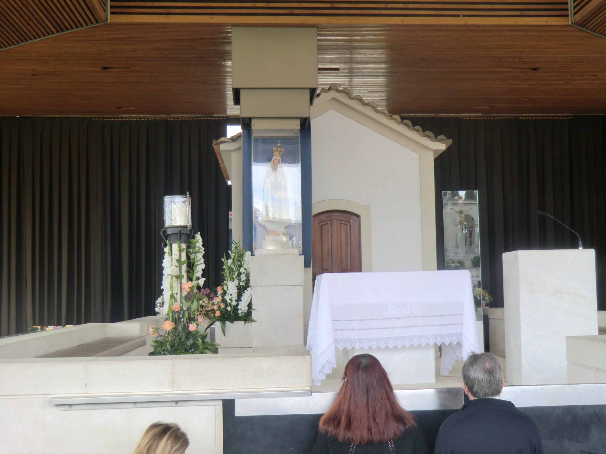 Die alte Kapelle am Ort der Marienerscheinungen ist - heute geschützt in einem Pavillon - das Zentrum des Santuarios