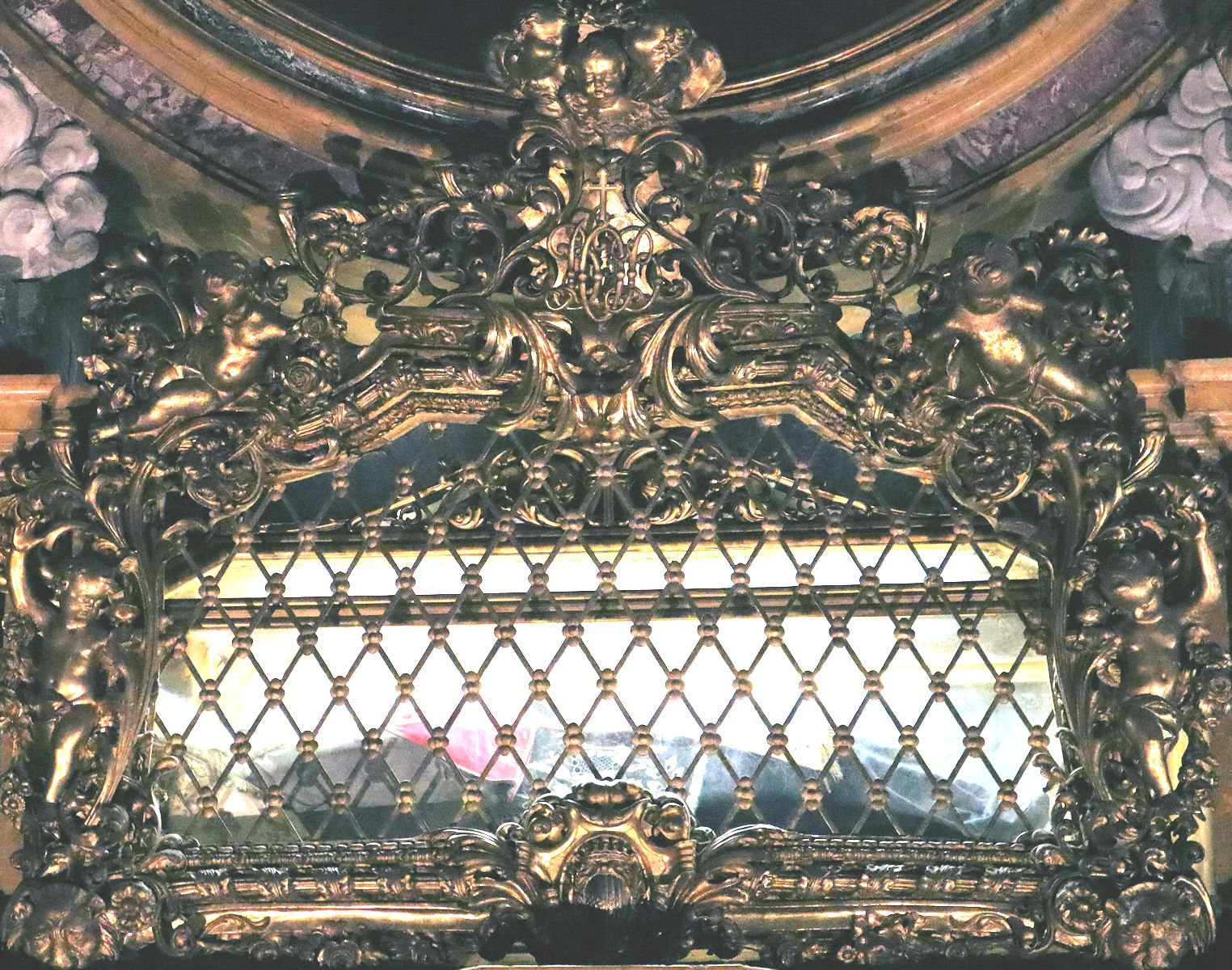 Liegefigur in der Kathedrale in Fossano