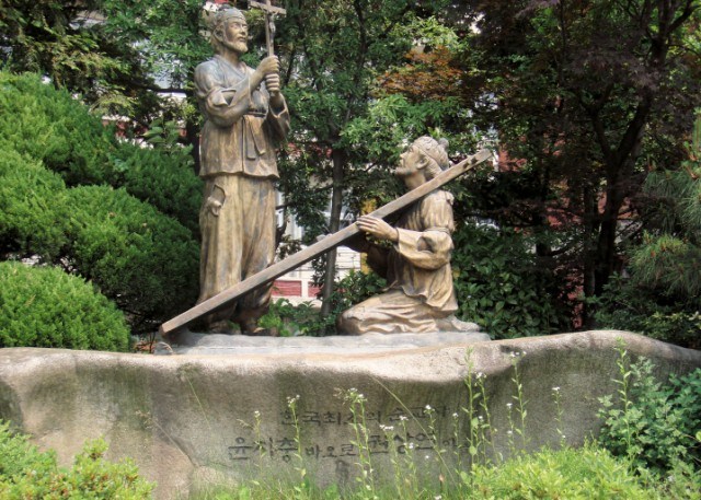 Denkmal an der katholischen Kirche in Jeonju