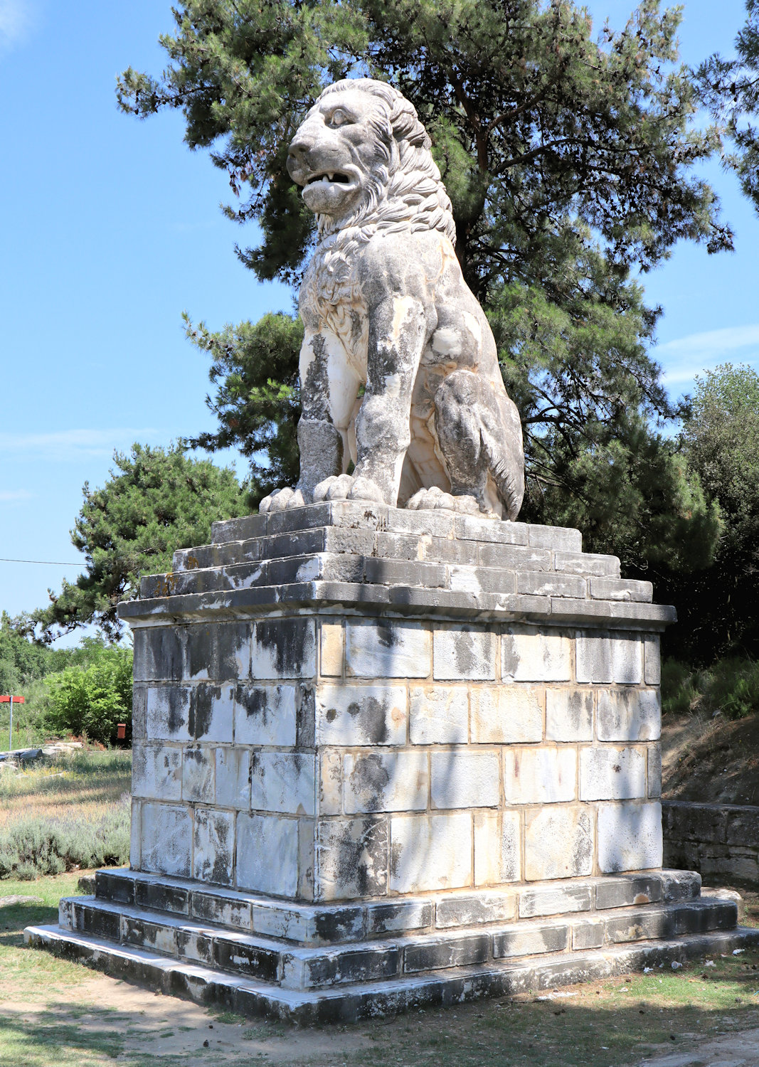 Der „Löwe von Amphipolis” aus dem 4. Jahrhundert v. Chr., Grabdenkmal für den Admiral Laomedon von Lesbos, 1912/1913 und 1930 entdeckt, 1932 restauriert