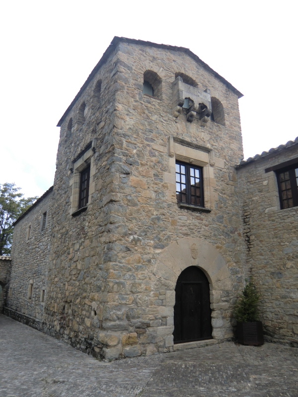 Bischofspalast aus dem 16. Jahrhundert, neben der Kathedrale San Vicente in Roda de Isábena